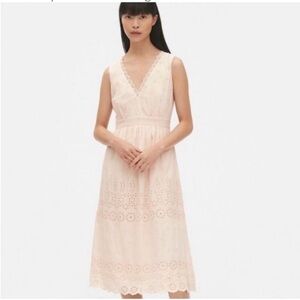 𝅺gap Pink Eyelet Embroidered sleeveless dress